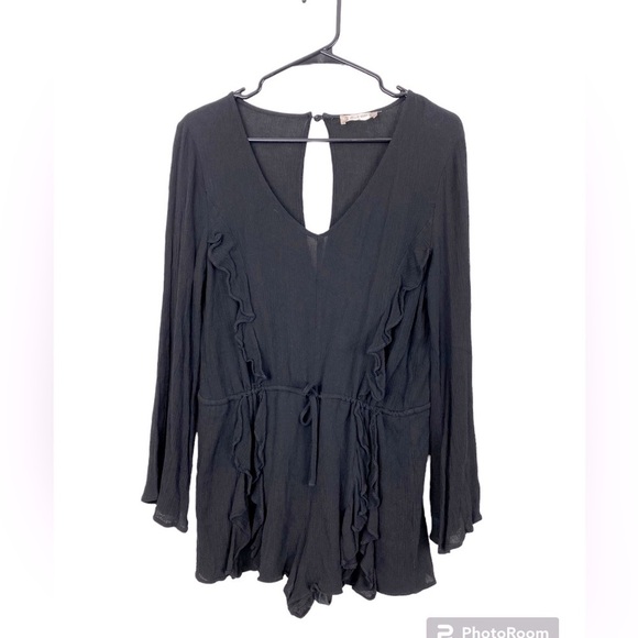 Altar'd State Shorts Romper MEDIUM Black Ruffles Tie Waist Vacation Beach - Picture 1 of 6